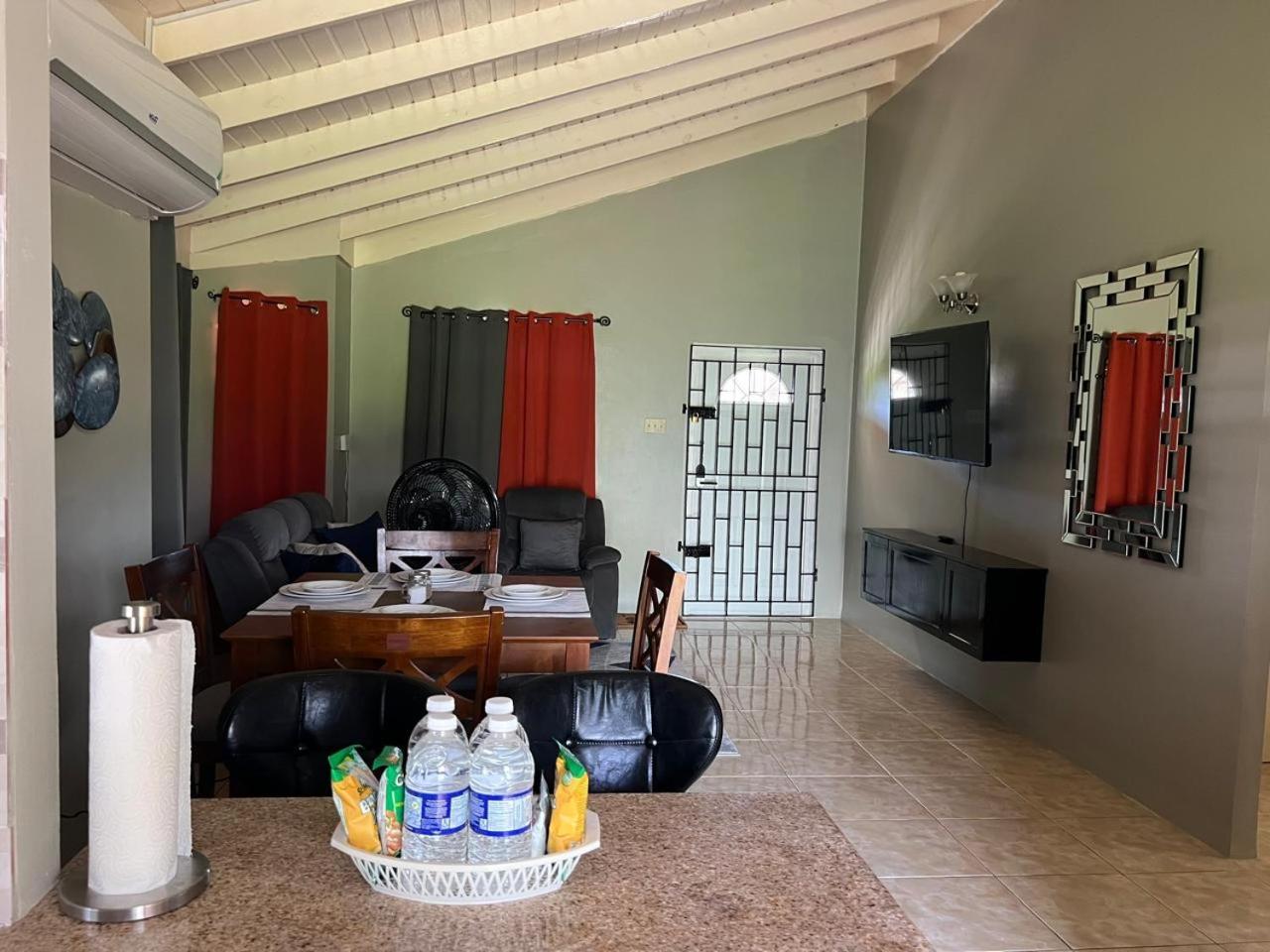 Reddie Vacation Homes Windsor  Екстериор снимка